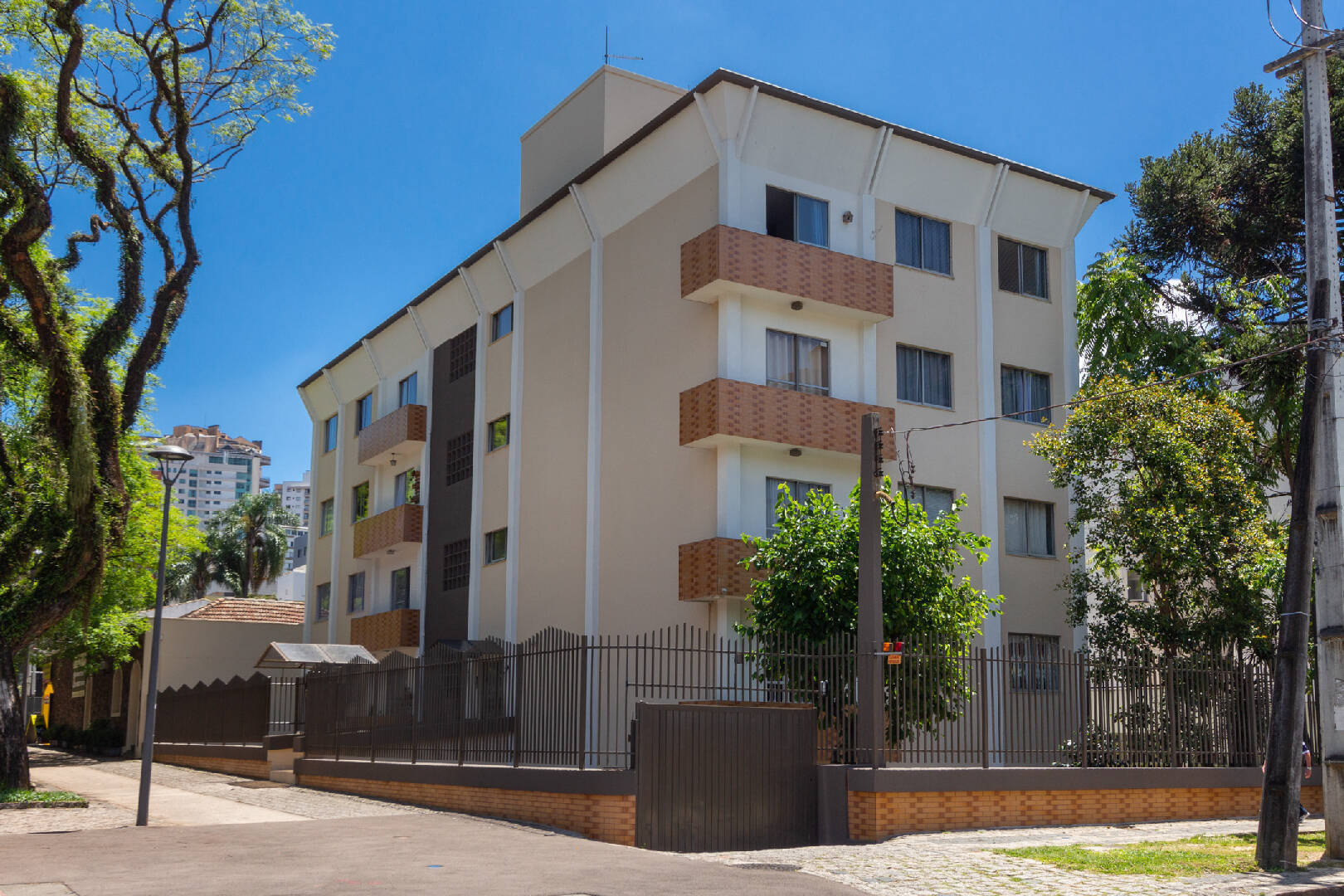 #746 - Apartamento para Venda em Curitiba - PR