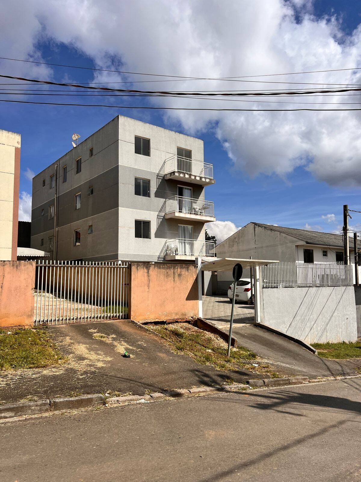 #812 - Apartamento para Venda em Colombo - PR
